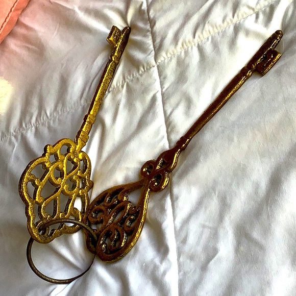 Antique Decor Keys - Picture 2 of 2